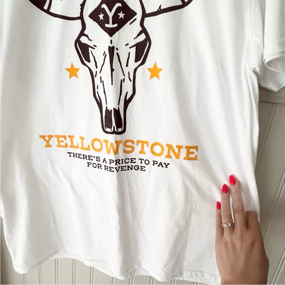 ⭐️ NEW Yellowstone White XL Graphic T-Shirt with Bull Design NWT - Picture 3 of 4